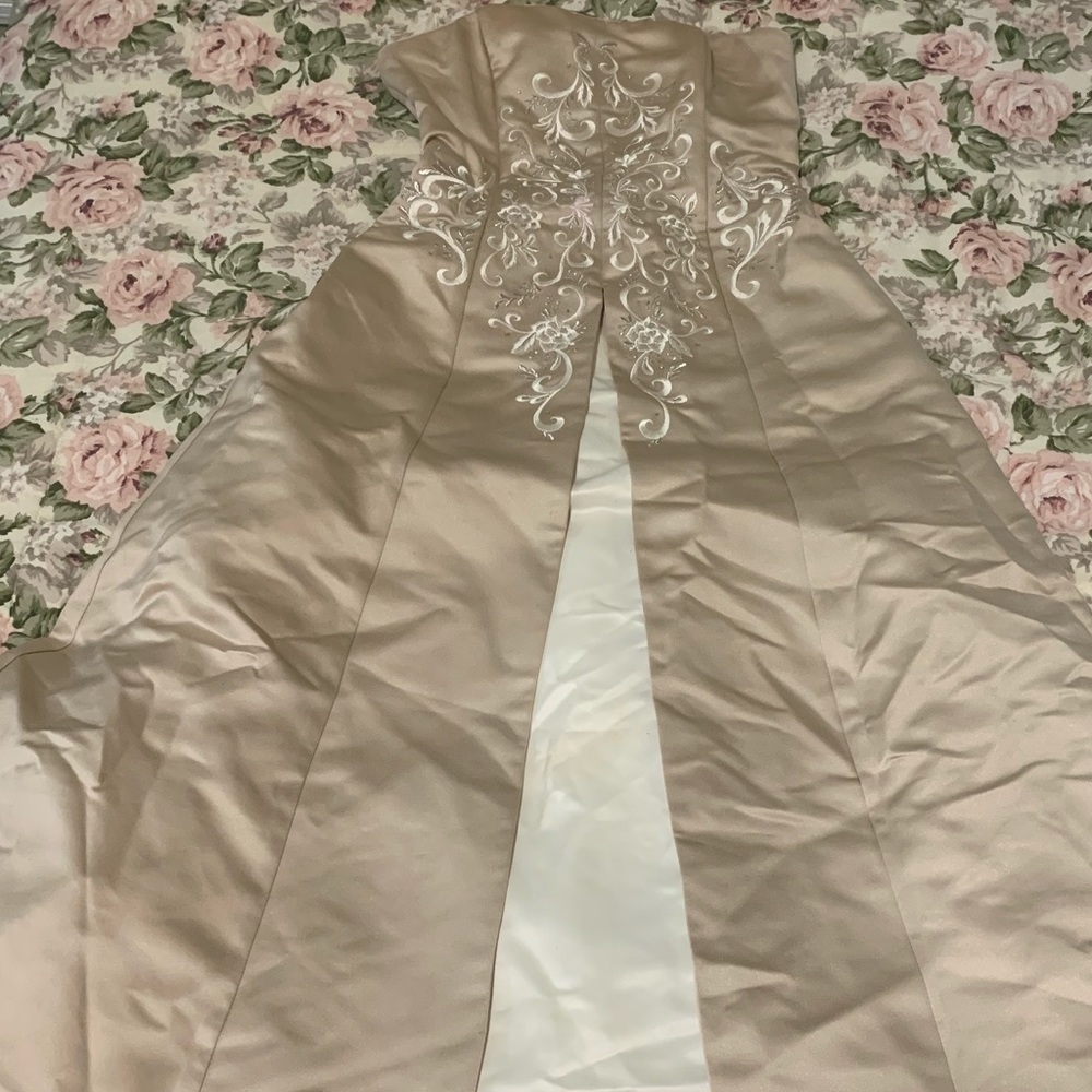 Beautiful dress for , wedding, birthday party, prom and more